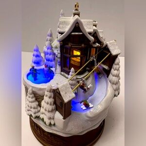 Hallmark Keepsake 2007 Snowy Mountain Lodge! L/S/M!